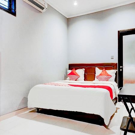 Oyo 90438 Mampang 34 Residence Giacarta Esterno foto