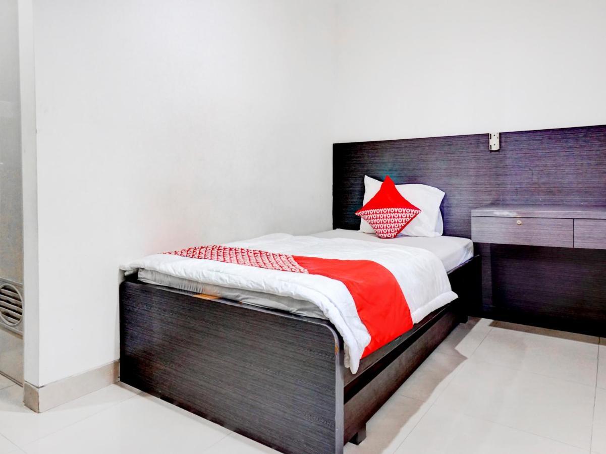 Oyo 90438 Mampang 34 Residence Giacarta Esterno foto